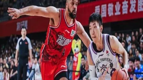 詹姆斯臂戴奥运五环纹身，纪念金牌荣耀时刻